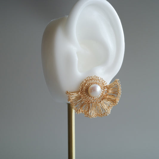 Softly Frills and Pearl – Wire Crochet 2-Way Earrings gold