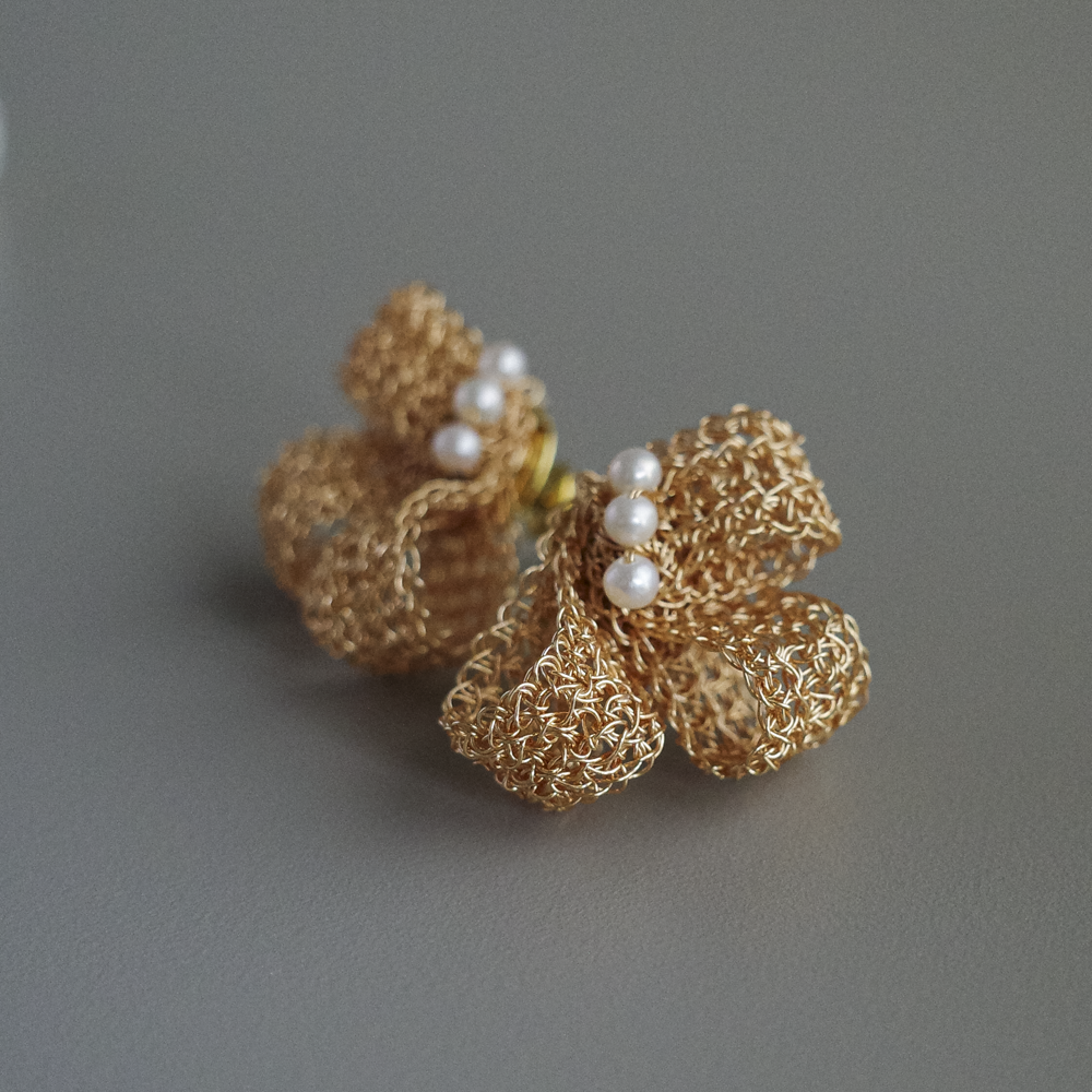 Soft Ribbon Pearl Earrings Gold