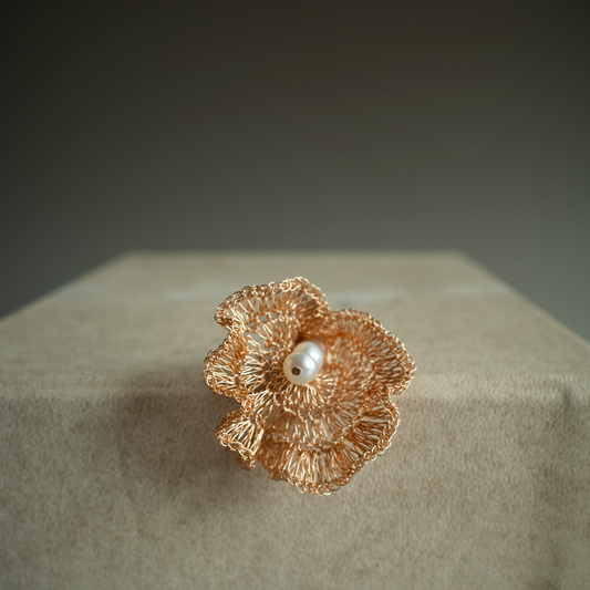 Calla Lily Brooch Hand-Crocheted Wire Flower Brooch with Freshwater Pearl