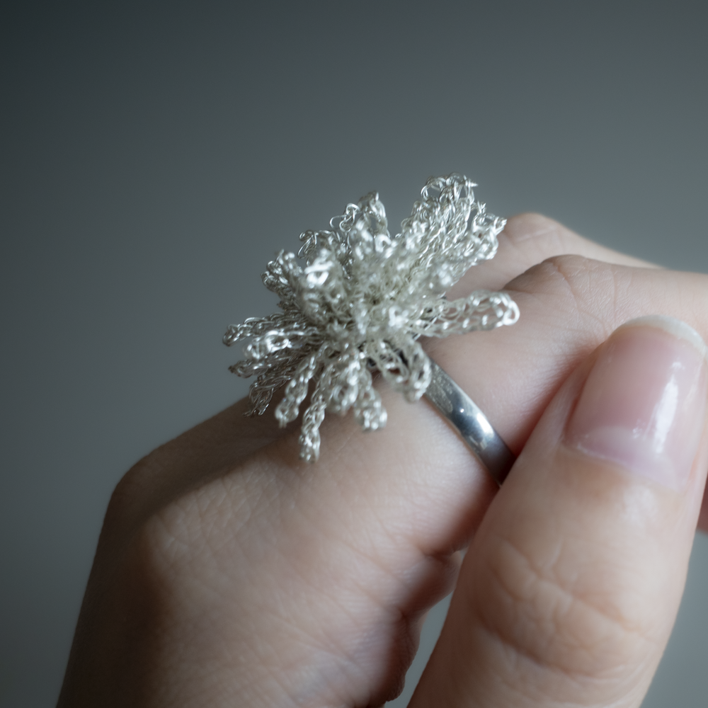 蒲公英 – 金屬線蕾絲戒指 金色