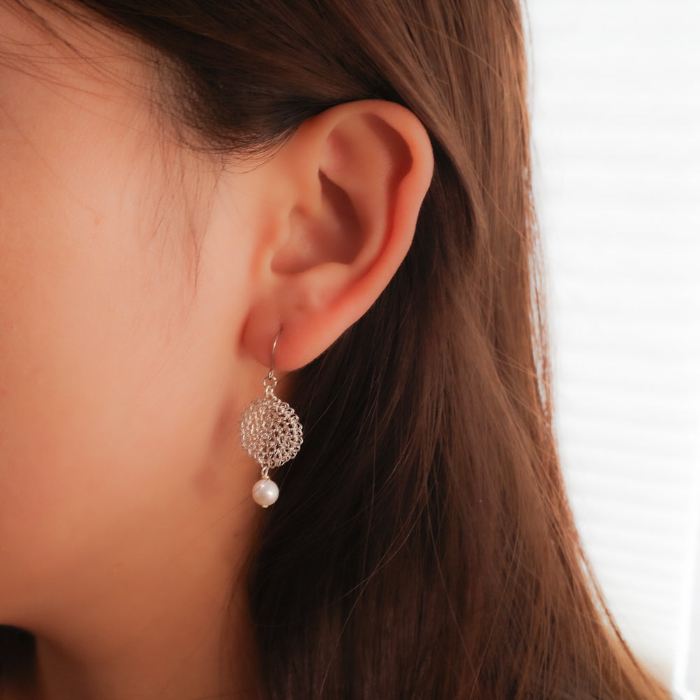 Lace Pearl 金屬蕾絲耳飾 Silver color