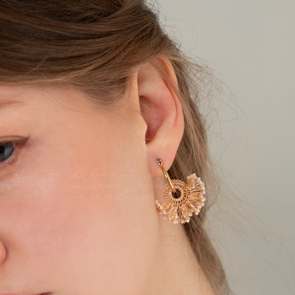 Frill Tail with Glass Beads – Earrings Gold color