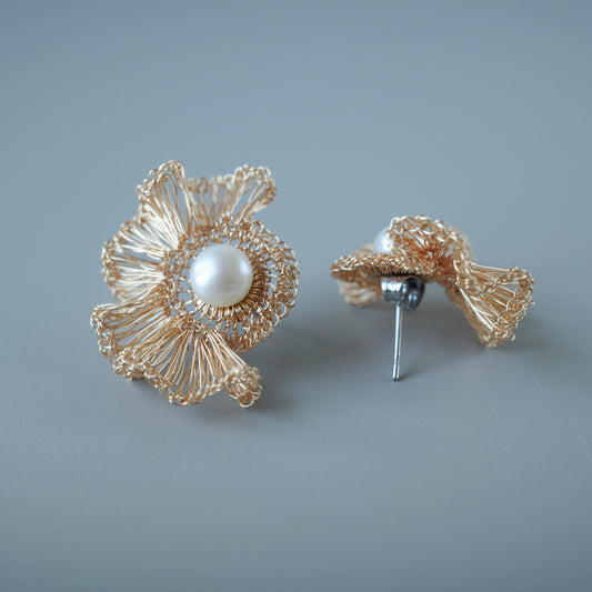 小褶邊和珍珠的耳飾 – 手工鉤織兩用款 金色