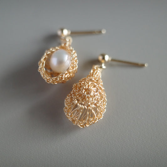 Sleeping Beauty – Freshwater Pearl Earrings, Gold