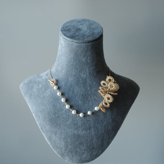 Full Bloom – ワイヤークロッシェとパールのネックレス L Gold Color