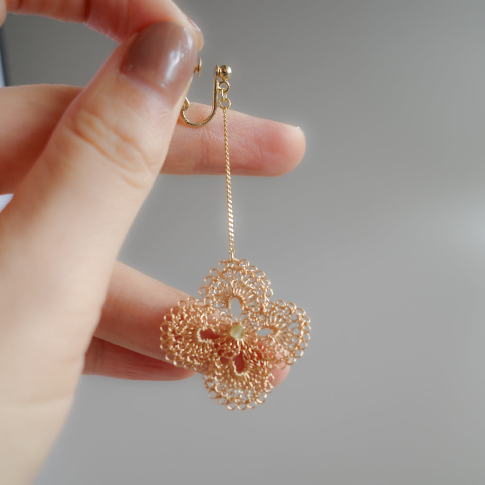 花綾(はなあや)– ワイヤークロッシェ チェーンピアス シルバー