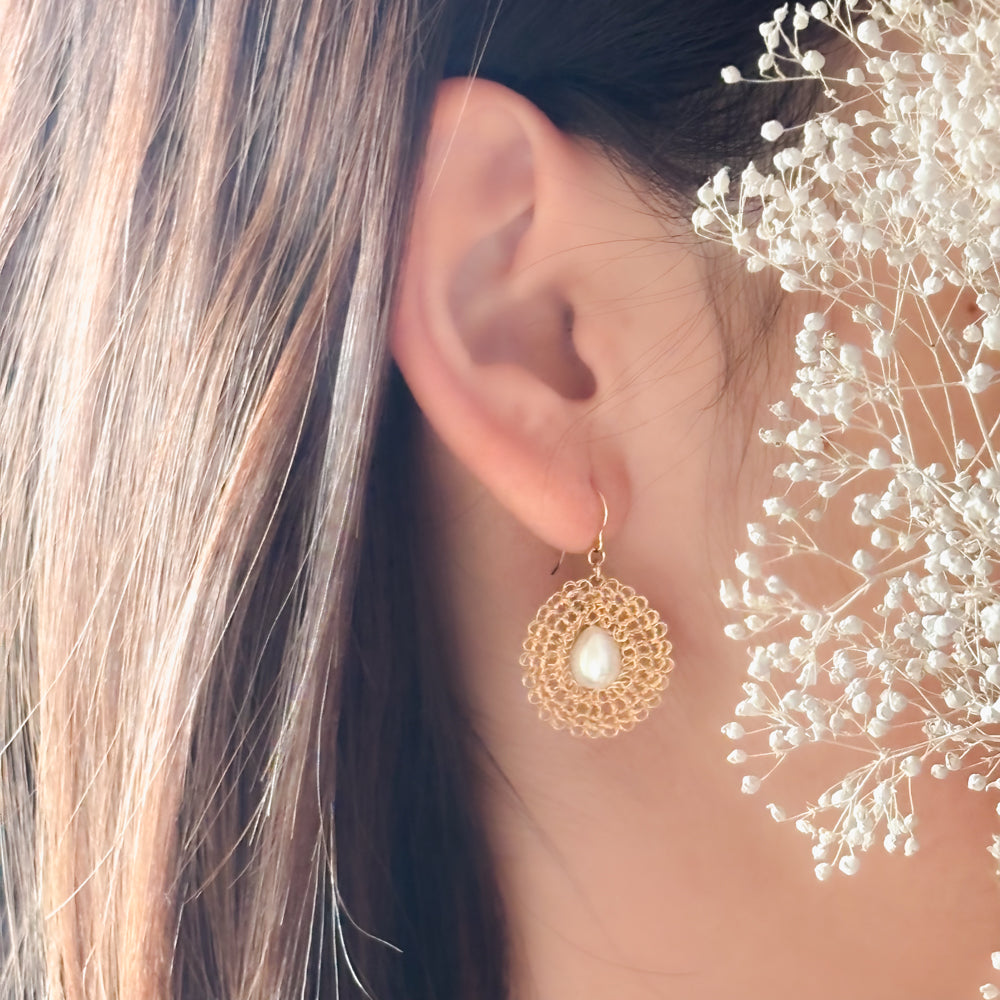 雫珍珠 – 金屬鉤織耳飾(金色)