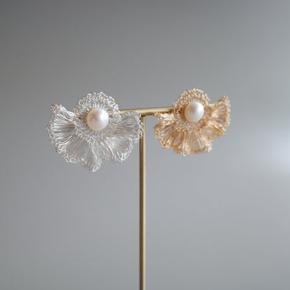 Frill Pearl – 2way フリルワイヤー×パール 耳飾り［シルバー］