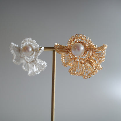 Frill Pearl – 2way フリルワイヤー×パール 耳飾り［ゴールド］