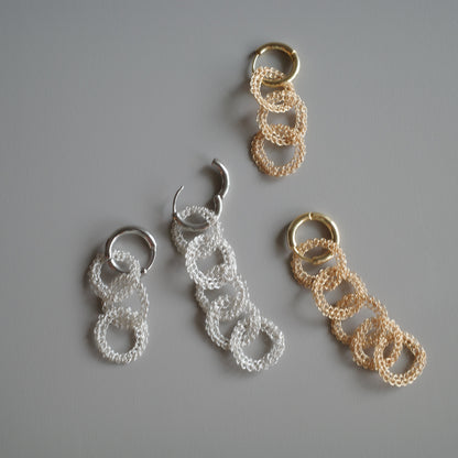 結（YUI） - ワイヤークロッシェ 耳飾り　ゴールド