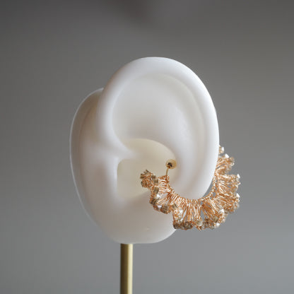 Frill Glow – 金屬線蕾絲耳夾［日本玻璃珠］gold