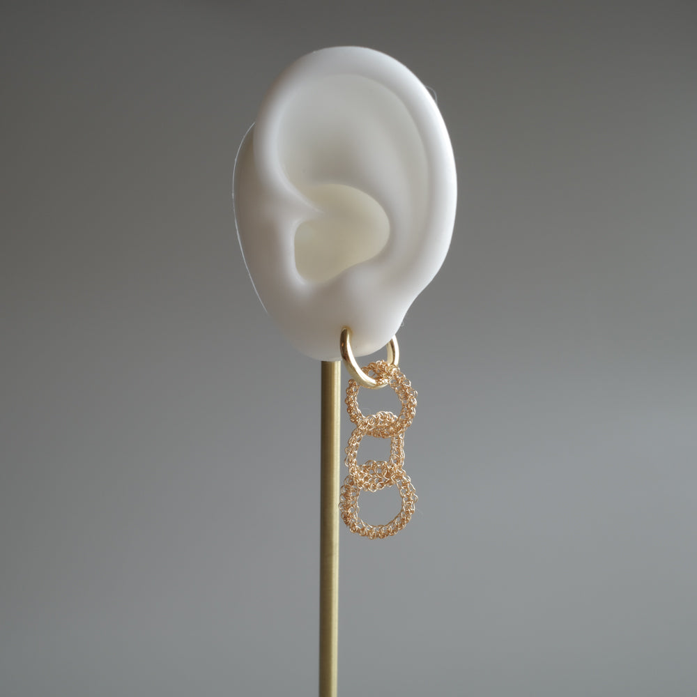 結（YUI） - ワイヤークロッシェ 耳飾り　ゴールド