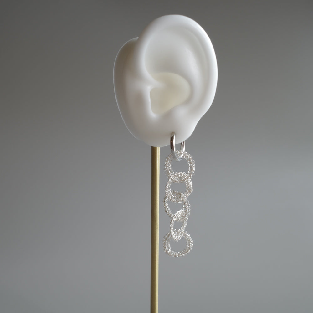 YUI – 金屬鉤織耳飾　銀色