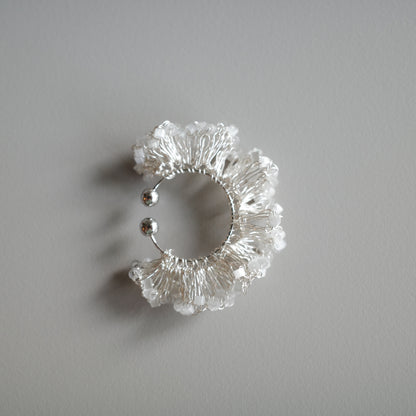 Frill Glow – 金屬線蕾絲耳夾［日本玻璃珠］silver