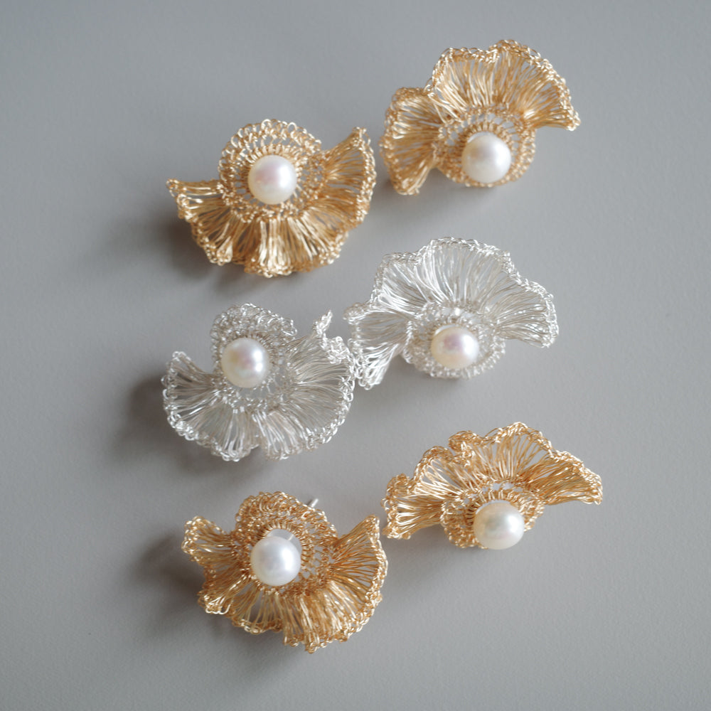 Frill Pearl – 2way フリルワイヤー×パール 耳飾り［シルバー］