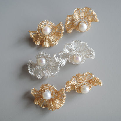 Frill Pearl – 2way フリルワイヤー×パール 耳飾り［シルバー］