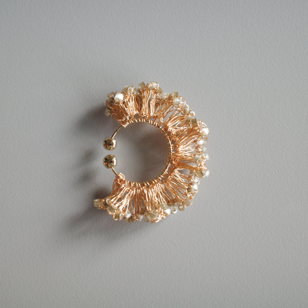 Frill Glow – 金屬線蕾絲耳夾［日本玻璃珠］gold