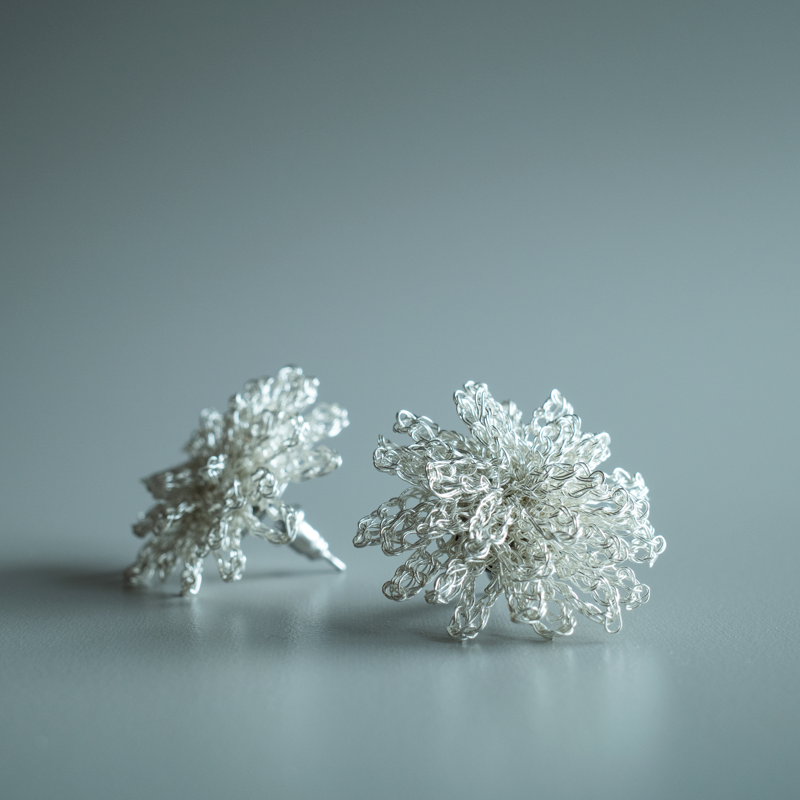 蒲公英 – 金屬線蕾絲耳環