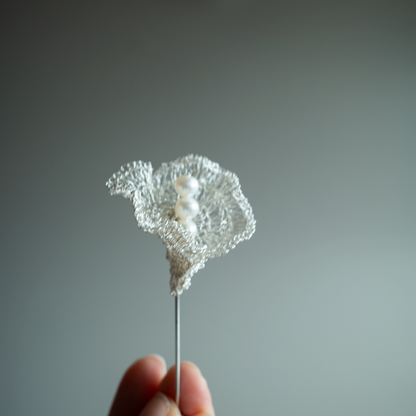Calla Lily Brooch Hand-Crocheted Wire Flower Brooch with Freshwater Pearl