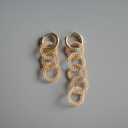 結（YUI） - ワイヤークロッシェ 耳飾り　ゴールド