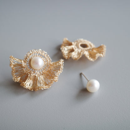 Frill Pearl – 2way フリルワイヤー×パール 耳飾り［ゴールド］