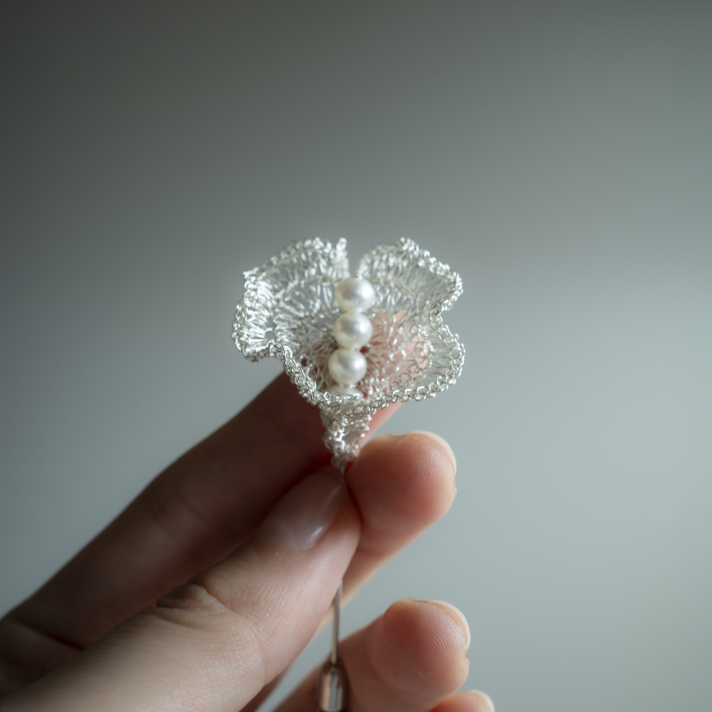 Calla Lily Brooch Hand-Crocheted Wire Flower Brooch with Freshwater Pearl