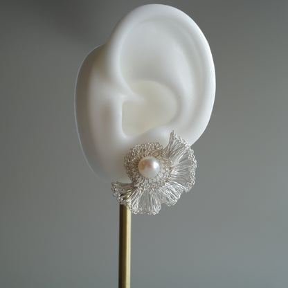 Frill Pearl – 2way フリルワイヤー×パール 耳飾り［シルバー］