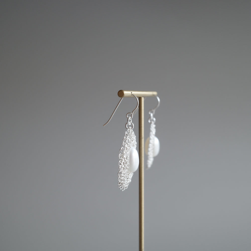 雫（しずく） パール – ワイヤークロッシェ 耳飾り　シルバー