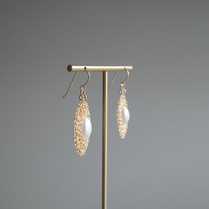 雫（しずく） パール – ワイヤークロッシェ 耳飾り　ゴールド