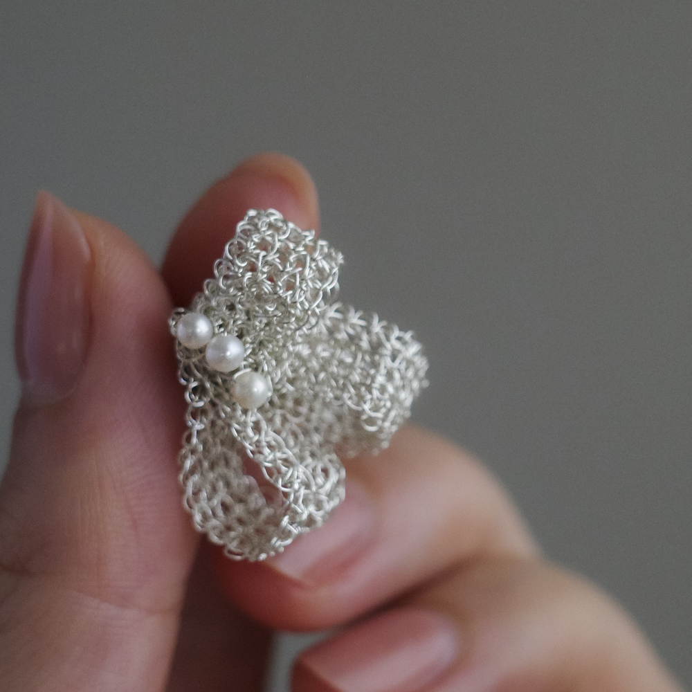 真珠リボン 耳飾り｜Soft Ribbon Pearl Earrings　Silver