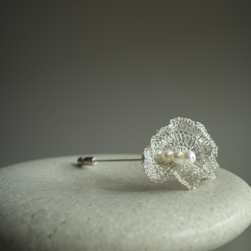 Calla Lily Brooch Hand-Crocheted Wire Flower Brooch with Freshwater Pearl