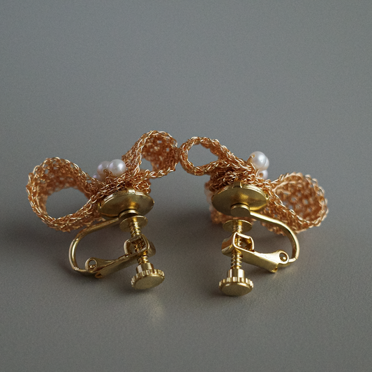 真珠リボン 耳飾り｜Soft Ribbon Pearl Earrings　Gold