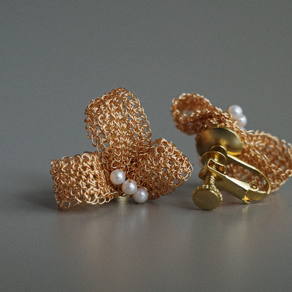 珍珠蝴蝶結耳環｜Soft Ribbon Pearl Earrings　Gold