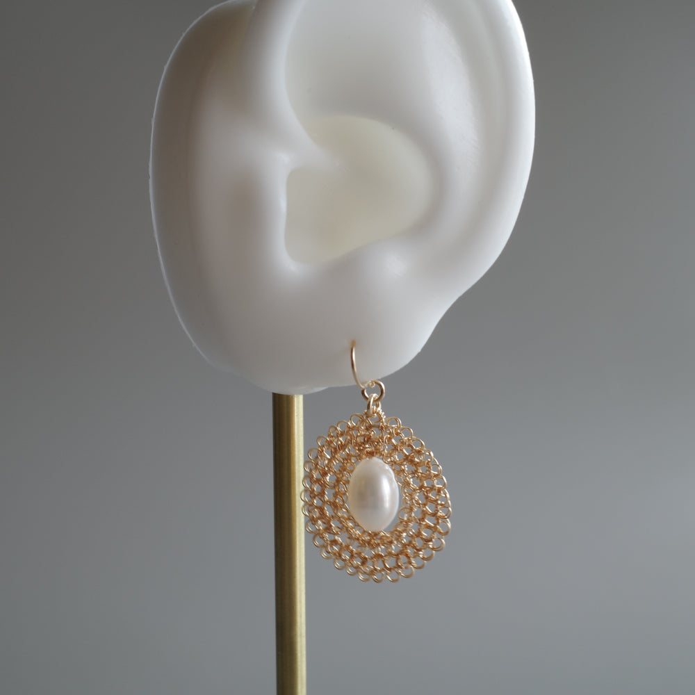 雫（しずく） パール – ワイヤークロッシェ 耳飾り　ゴールド