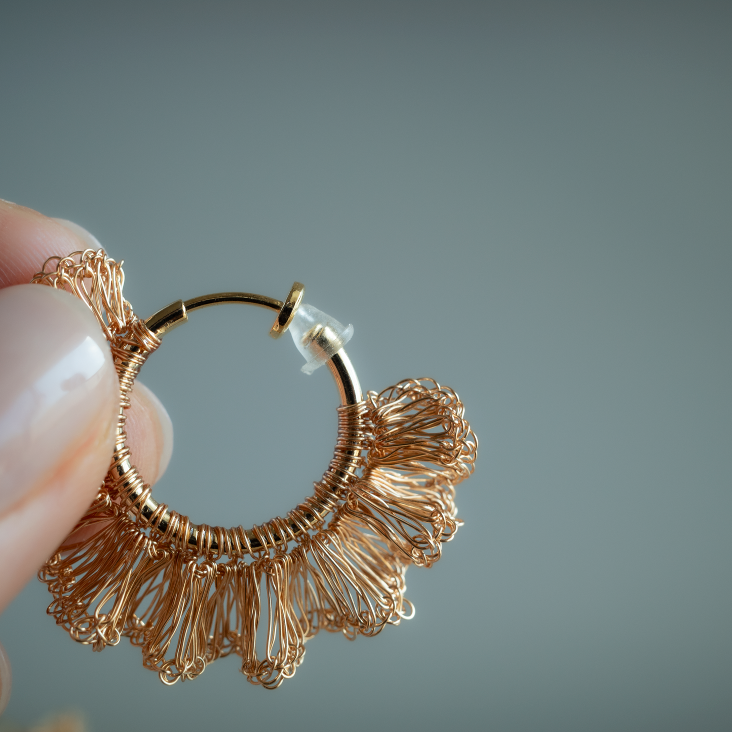 Frill Frill – Wire Crochet Hoop Earrings　Gold color