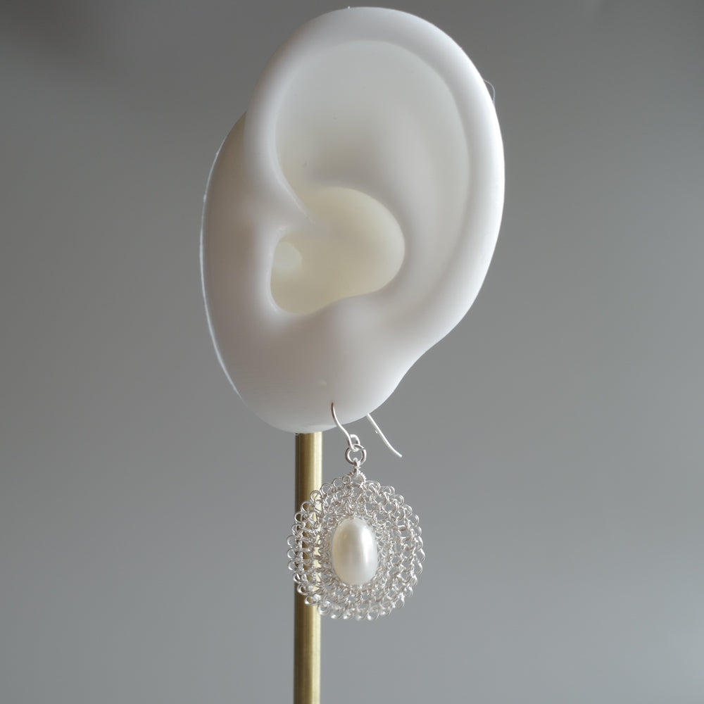 雫（しずく） パール – ワイヤークロッシェ 耳飾り　シルバー