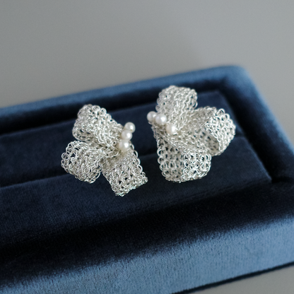真珠リボン 耳飾り｜Soft Ribbon Pearl Earrings　Silver
