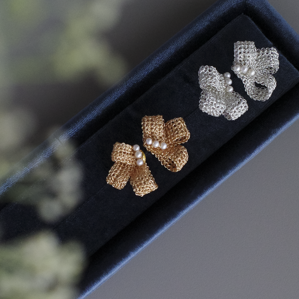 真珠リボン 耳飾り｜Soft Ribbon Pearl Earrings　Silver