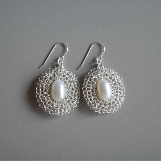 Shizuku – Pearl Wire Crochet Earrings Silver