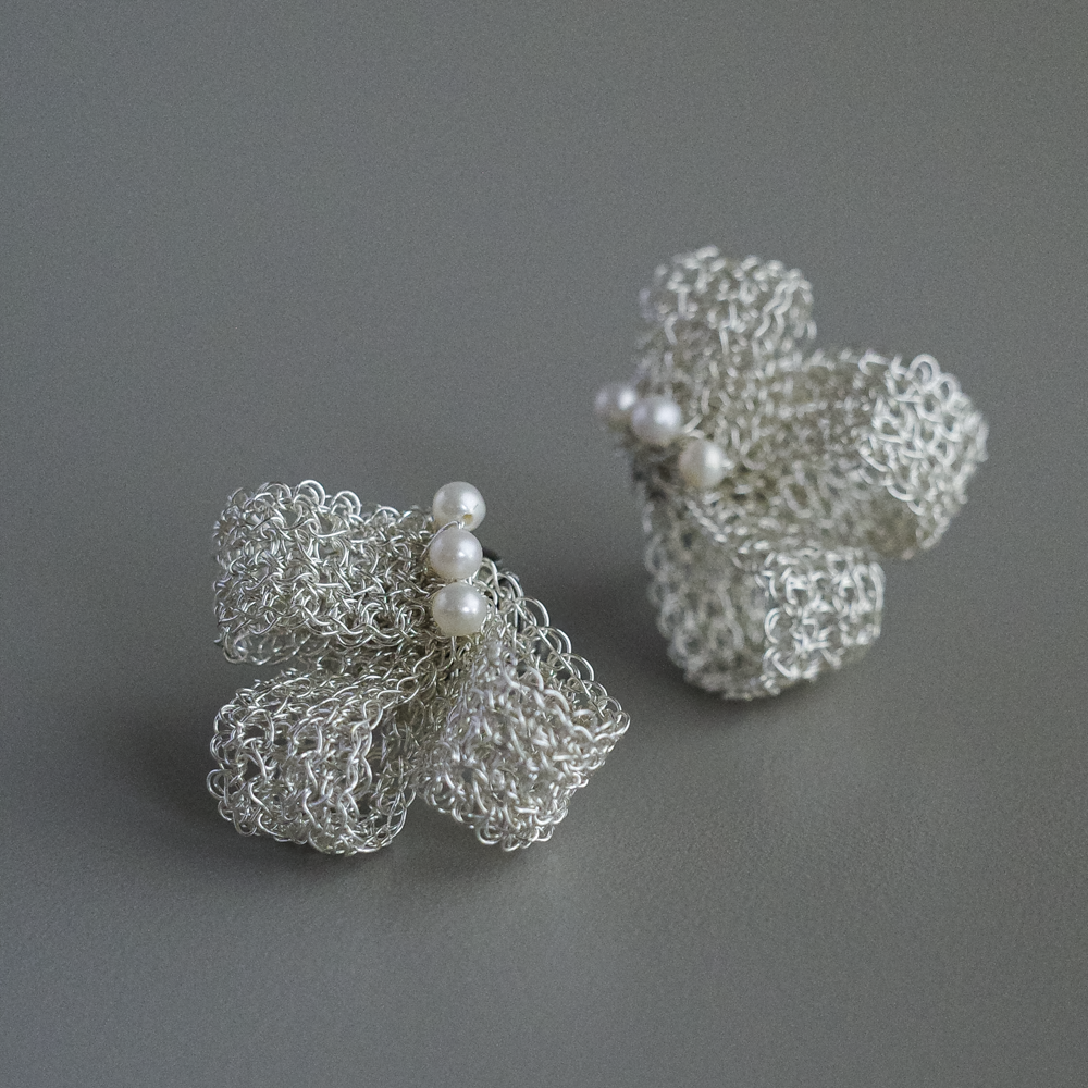 真珠リボン 耳飾り｜Soft Ribbon Pearl Earrings　Silver