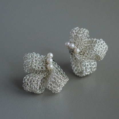 真珠リボン 耳飾り｜Soft Ribbon Pearl Earrings　Silver