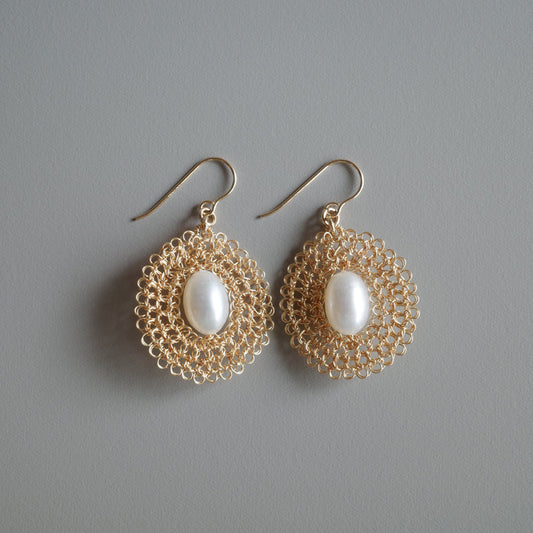 Shizuku – Pearl Wire Crochet Earrings Gold
