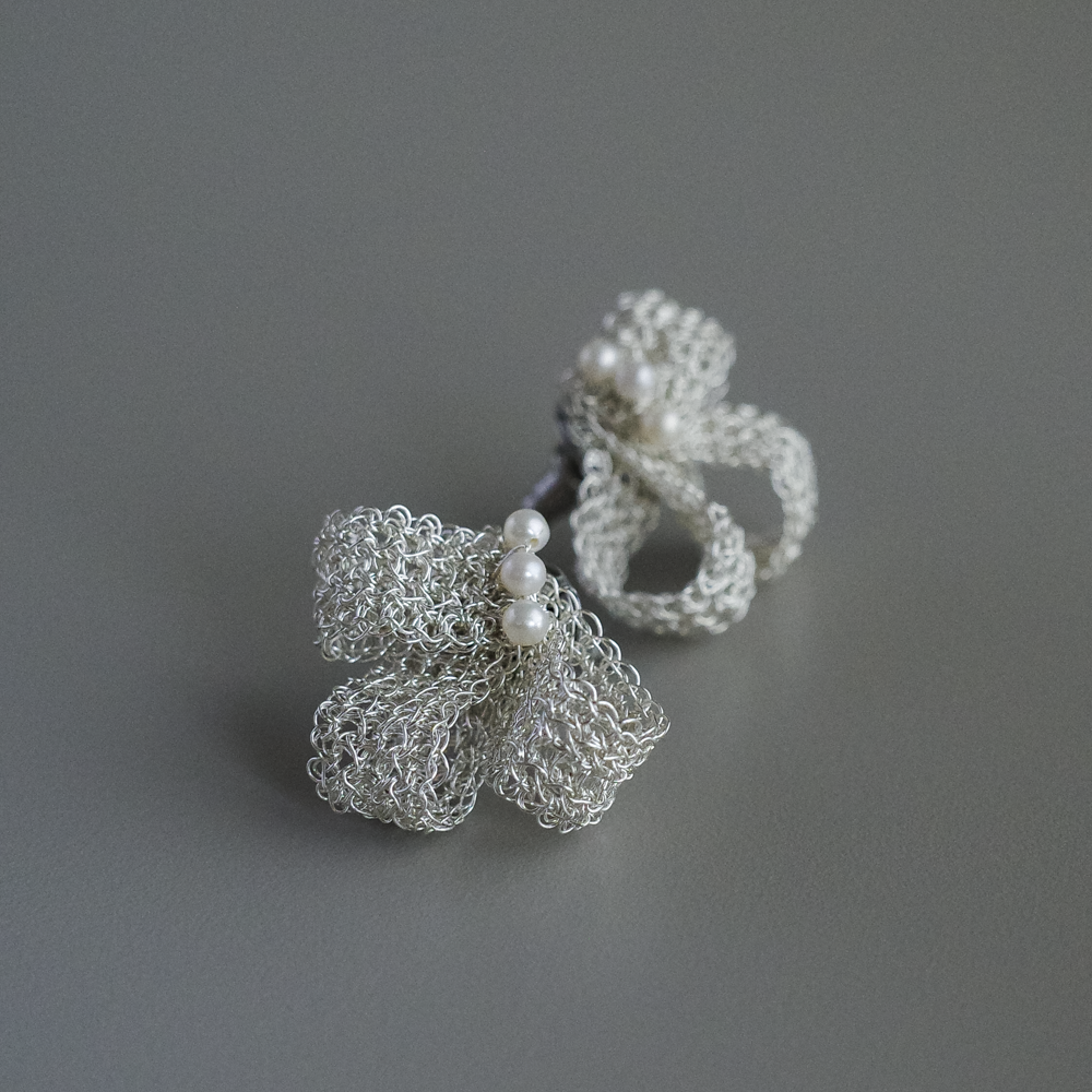 真珠リボン 耳飾り｜Soft Ribbon Pearl Earrings　Silver