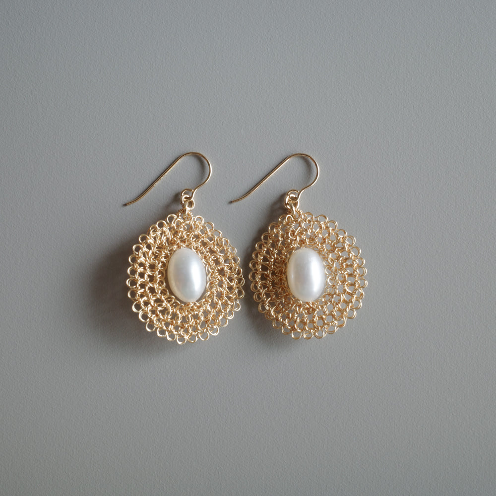 雫（しずく） パール – ワイヤークロッシェ 耳飾り　ゴールド