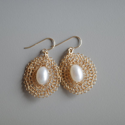 雫（しずく） パール – ワイヤークロッシェ 耳飾り　ゴールド