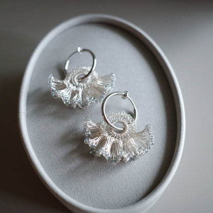 Frill Tail 搭配日本玻璃珠 – 耳環　銀色