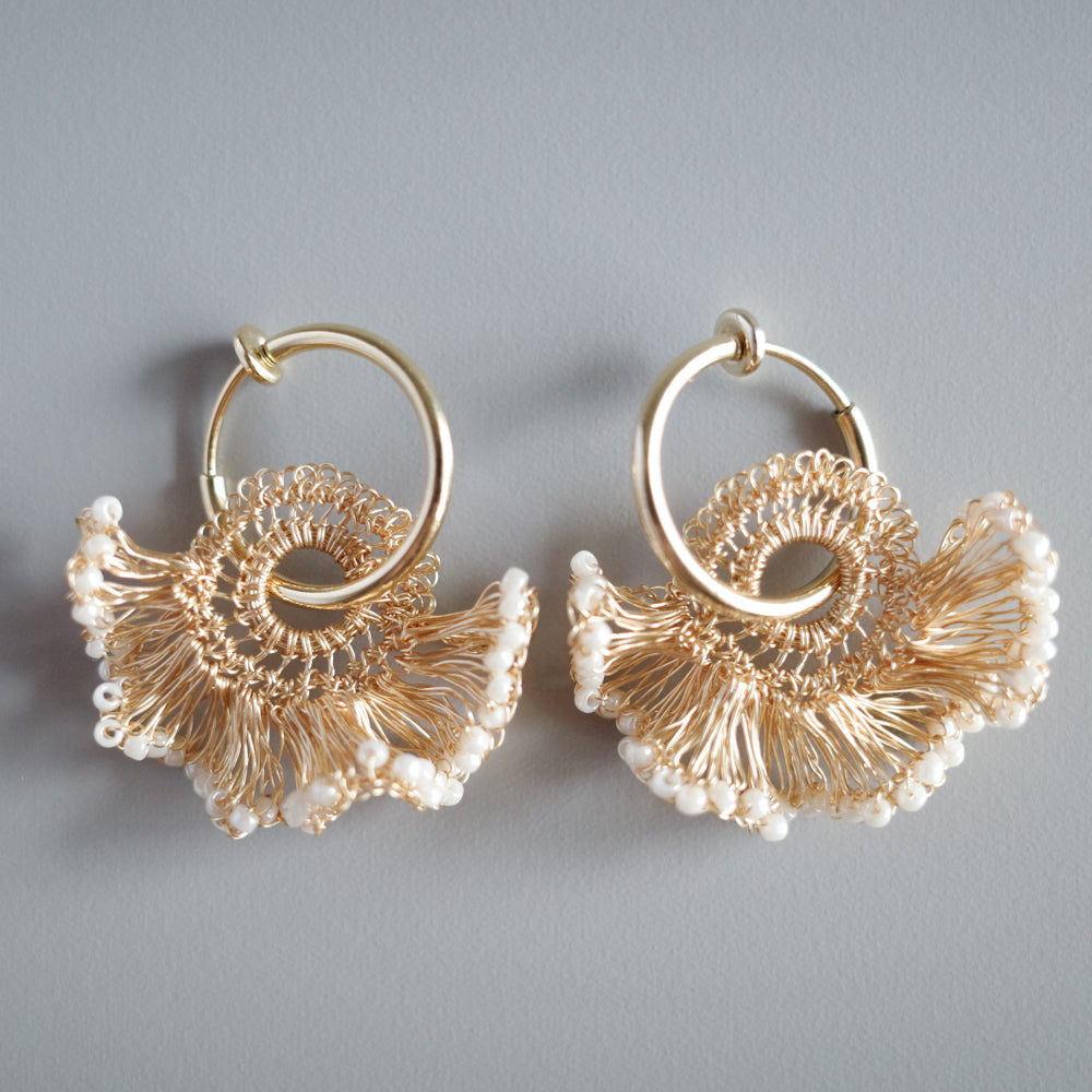 Frill Tail ＆日本玻璃珠 – 耳環　Gold color