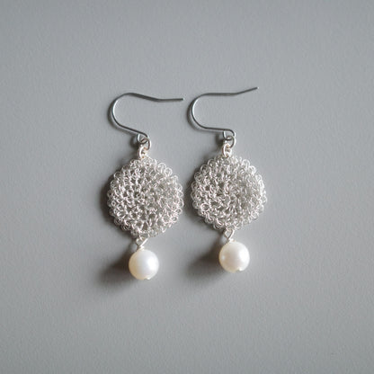 Lace Pearl – ワイヤークロッシェ耳飾り　Silver color