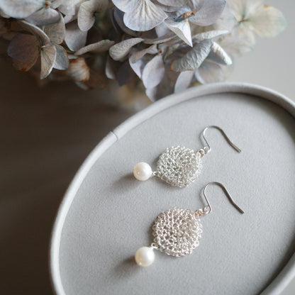 Lace Pearl – ワイヤークロッシェ耳飾り　Silver color