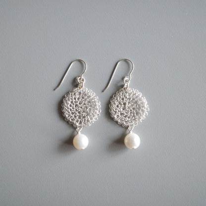Lace Pearl – ワイヤークロッシェ耳飾り　Silver color